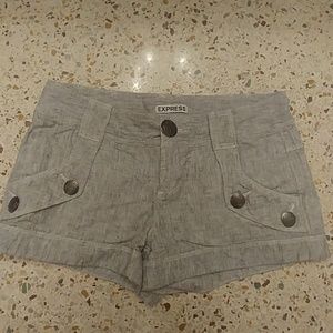SALE!Express shorts with detailed buttons, size 00
